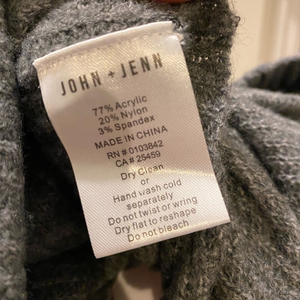 John + Jenn J + J Cropped Sweater- NWT - Picture 8 of 8